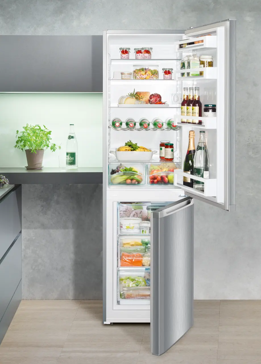 Product image, Perspective: milieu, Automatic refrigerator-freezer with SmartFrost, Casing colour: silver, Door colour: stainless steel look