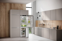 Product image, Perspective: milieu, Combined fridge-freezers with EasyFresh and NoFrost, Casing colour: silver, Door colour: stainless steel