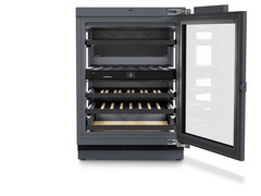 Изображение продукции, Перспектива: Прямо, с открытой дверцей, без продуктов, Винный холодильник подходит для установки под столешницей для темперирования вина., Цвет корпуса: Антрацит, Цвет дверцы: Антрацит