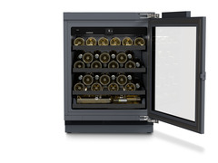 Изображение на продукта, Перспектива: Отпред, отворен, отворен с продукти, Хладилник за вино, подходящ за монтаж под плота, за темпериране на вино, Цвят на корпуса: Антрацит, Цвят на вратата: Антрацит