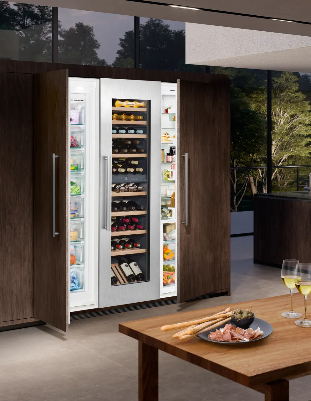 Product image, Perspective: milieu, Built-in multi-temperature wine cabinet, Casing colour: silver, Door colour: -