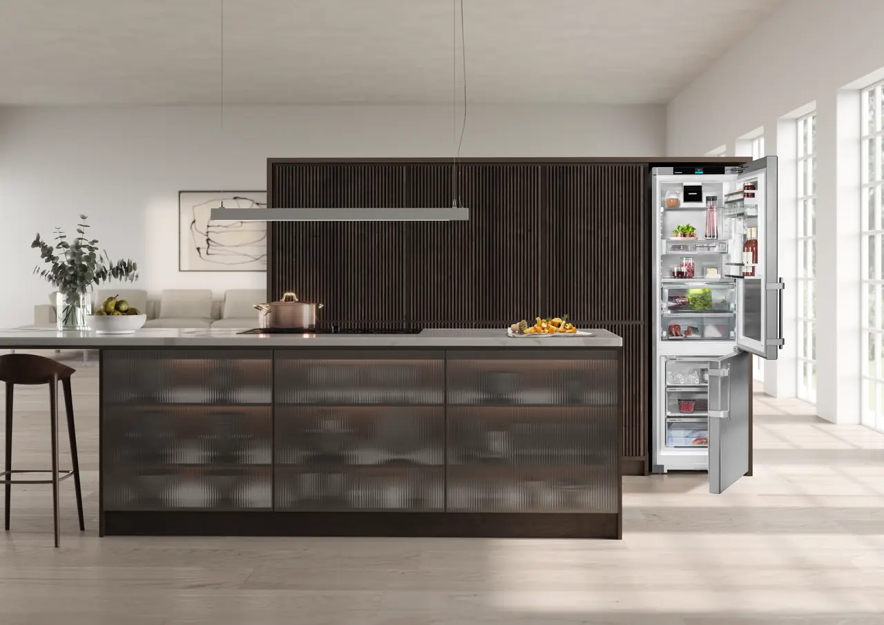 Product image, Perspective: milieu, Fridge-freezer with BioFresh Professional and NoFrost, Casing colour: stainless steel, Door colour: stainless steel