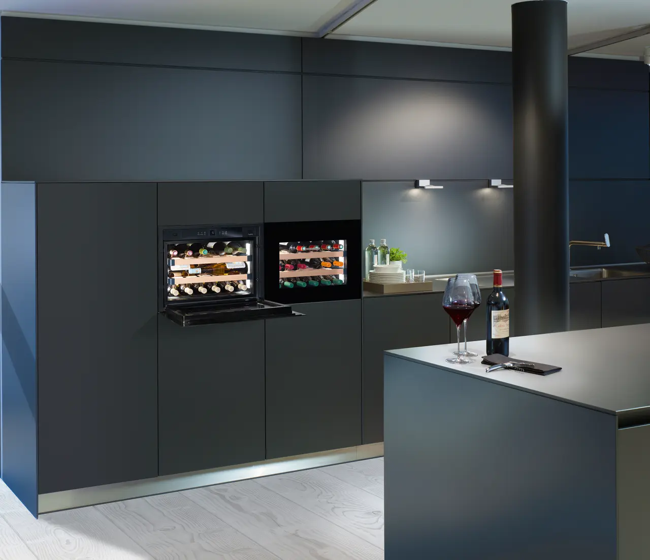 Product image, Perspective: milieu, Built-in wine storage cabinet, Casing colour: white, Door colour: GlassBlack