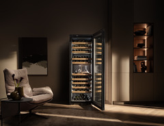Product image, Perspective: milieu, Multi-temperature wine cabinet, Casing colour: black, Door colour: GlassBlack