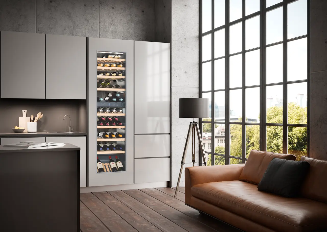 Product image, Perspective: milieu, Built-in multi-temperature wine cabinet, Casing colour: silver, Door colour: silver