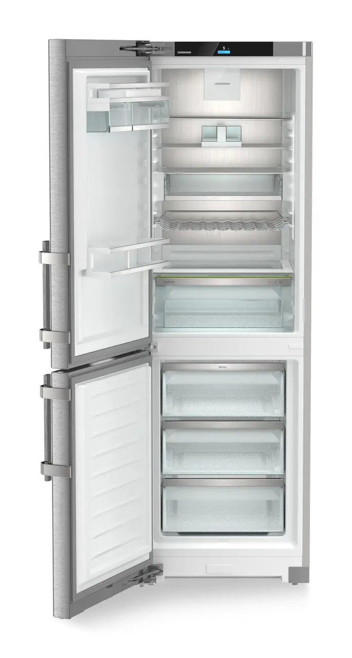 Product image, Perspective: straight open empty, Combined fridge-freezers with EasyFresh and NoFrost, Casing colour: silver, Door colour: stainless steel