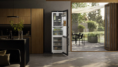 Product image, Perspective: milieu, Fridge-freezer with BioFresh and NoFrost, Casing colour: BlackSteel, Door colour: BlackSteel