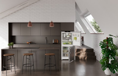 Product image, Perspective: milieu, Combined fridge-freezers with EasyFresh and NoFrost, Casing colour: silver, Door colour: stainless steel