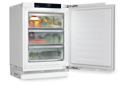 Изображение продукции, Перспектива: Под углом, с открытой дверцей, с продуктами, Полноразмерный холодильник BioFresh, подходящий для установки под прилавком.