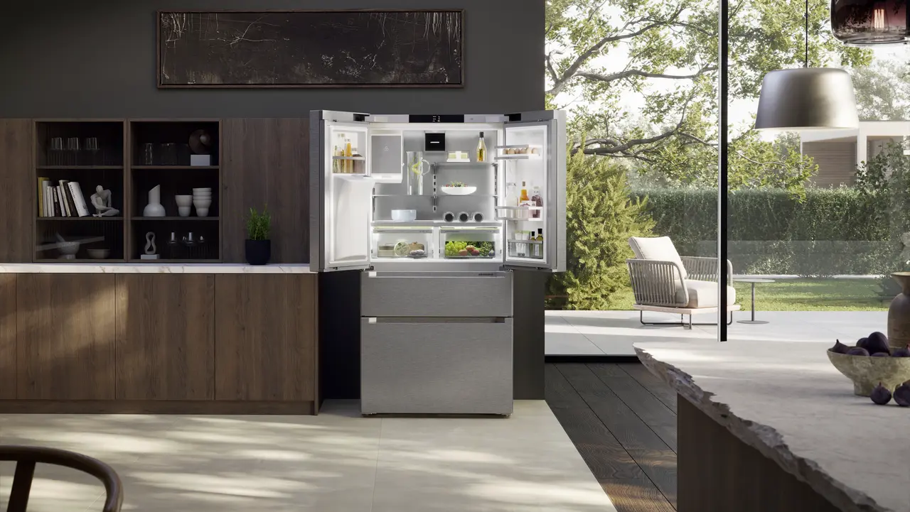 Slika izdelka, Perspektiva: Ambient, Hladilnik z zamrzovalnikom s francoskimi vrati z 2 zamrzovalnima predaloma in razpršilnikom vode in ledenih kock, Barva ohišja: srebrna, Barva vrat: nerjavno jeklo