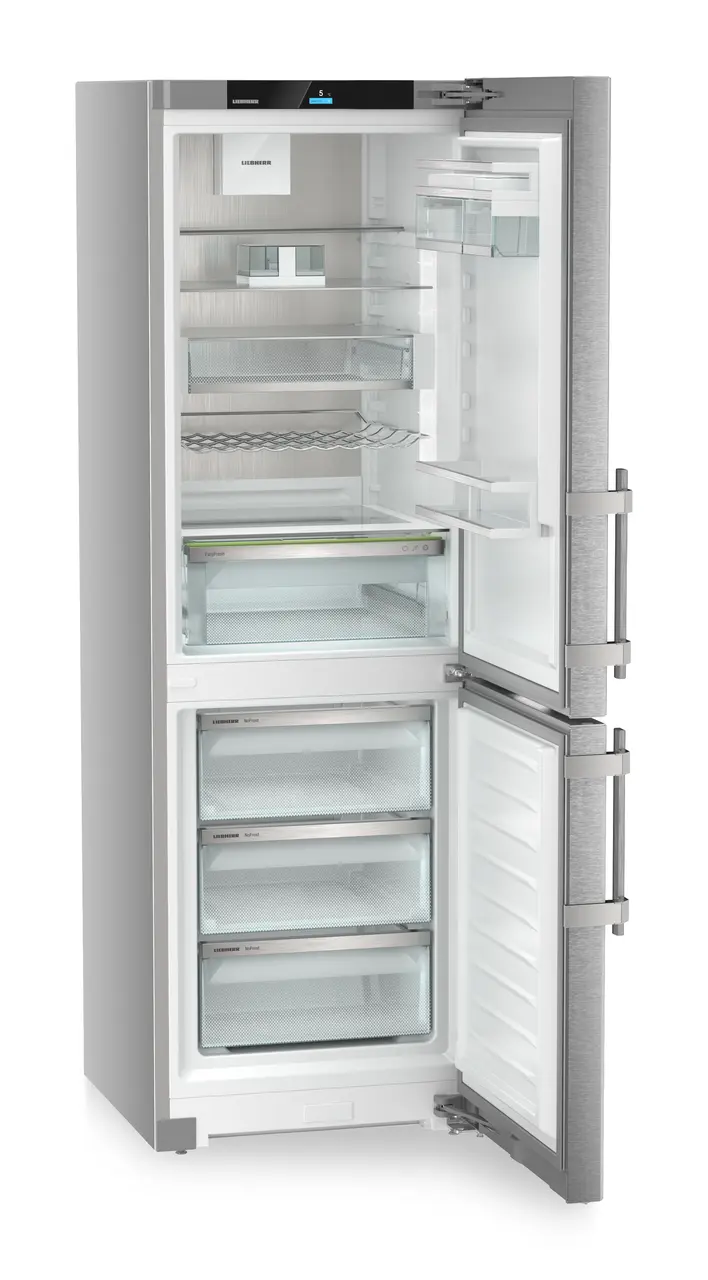 Product image, Perspective: oblique open empty, Combined fridge-freezers with EasyFresh and NoFrost, Casing colour: silver, Door colour: stainless steel