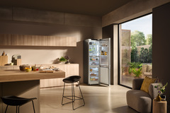 Obrázek výrobku, Perspektiva: Okolí, Kombinovaná chladnička s mrazničkou s technologií BioFresh Professional a NoFrost, Barva skříně: nerezová ocel, Barva dveří: nerezová ocel