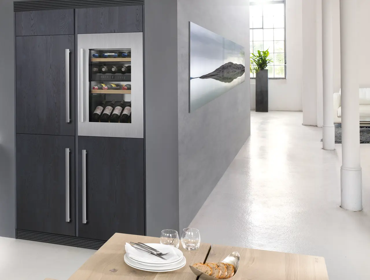 Product image, Perspective: milieu, Built-in multi-temperature wine cabinet, Casing colour: silver