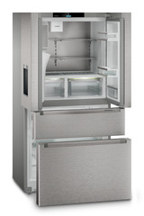 Slika izdelka, Perspektiva: Pod kotom, odprto, prazno, Hladilnik z zamrzovalnikom s francoskimi vrati z 2 zamrzovalnima predaloma in razpršilnikom vode in ledenih kock, Barva ohišja: srebrna, Barva vrat: nerjavno jeklo