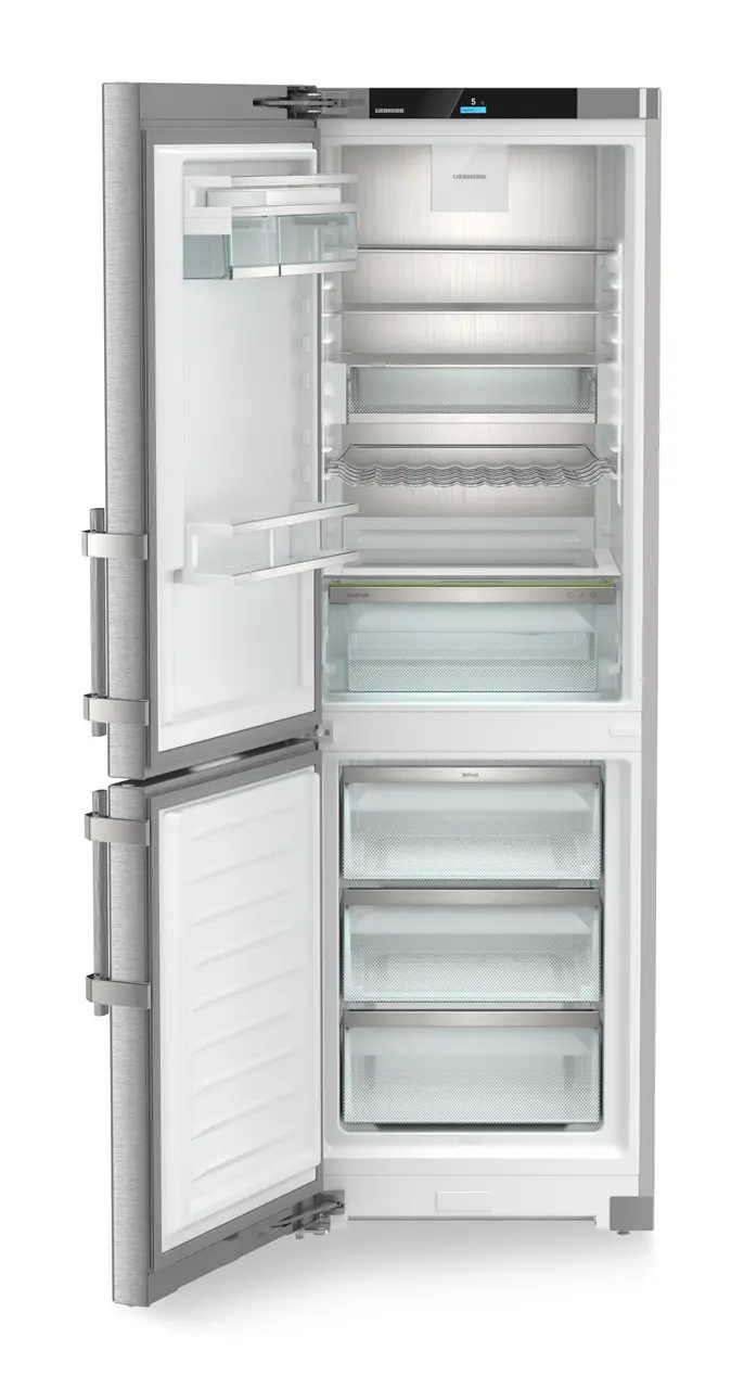 Product image, Perspective: straight open empty, Combined fridge-freezers with EasyFresh and NoFrost, Casing colour: silver, Door colour: stainless steel