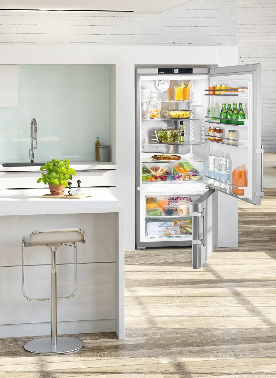 Product image, Perspective: milieu, Fridge-freezer with NoFrost, Casing colour: silver, Door colour: stainless steel