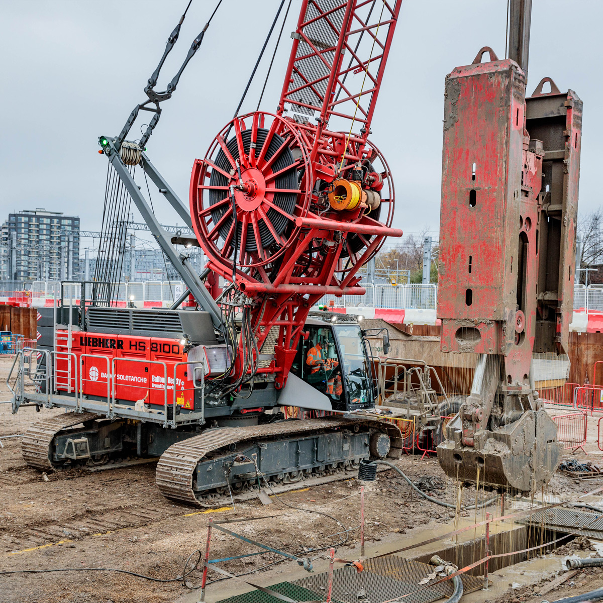 HS 8100.2 Duty cycle crawler crane - Liebherr