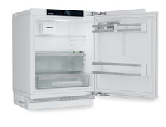 Изображение продукции, Перспектива: Под углом, с открытой дверцей, без продуктов, Холодильник подходит для установки под столешницу с системой EasyFresh.