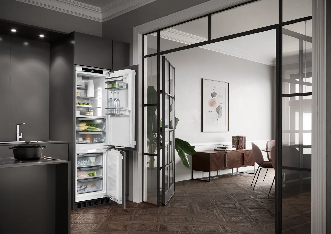 Product image, Perspective: milieu, Combined refrigerator-freezer with BioFresh and NoFrost for integrated use