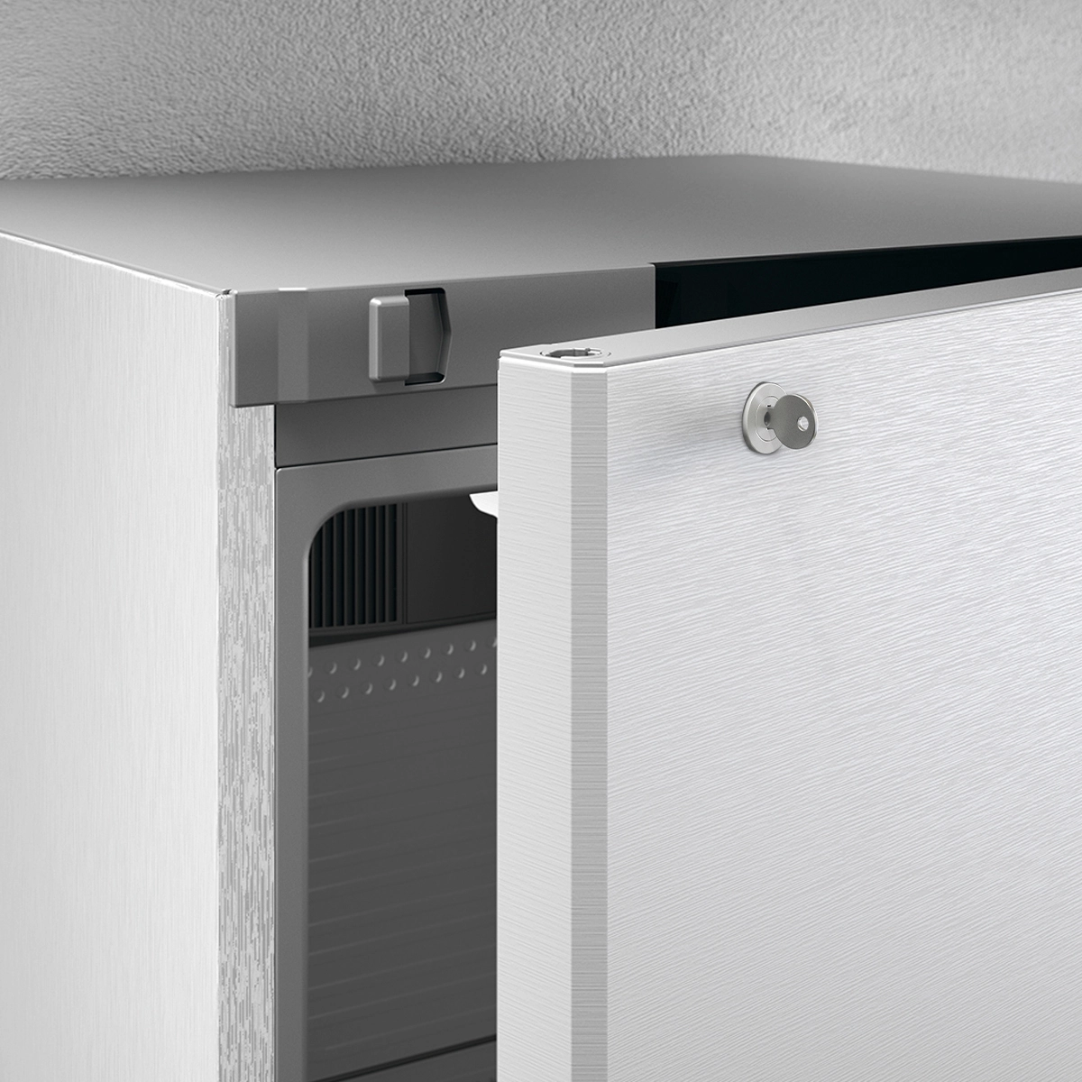 Accessory image, Perspective: oblique