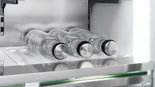 Ploča za odlaganje boca iznad pretinca BioFresh