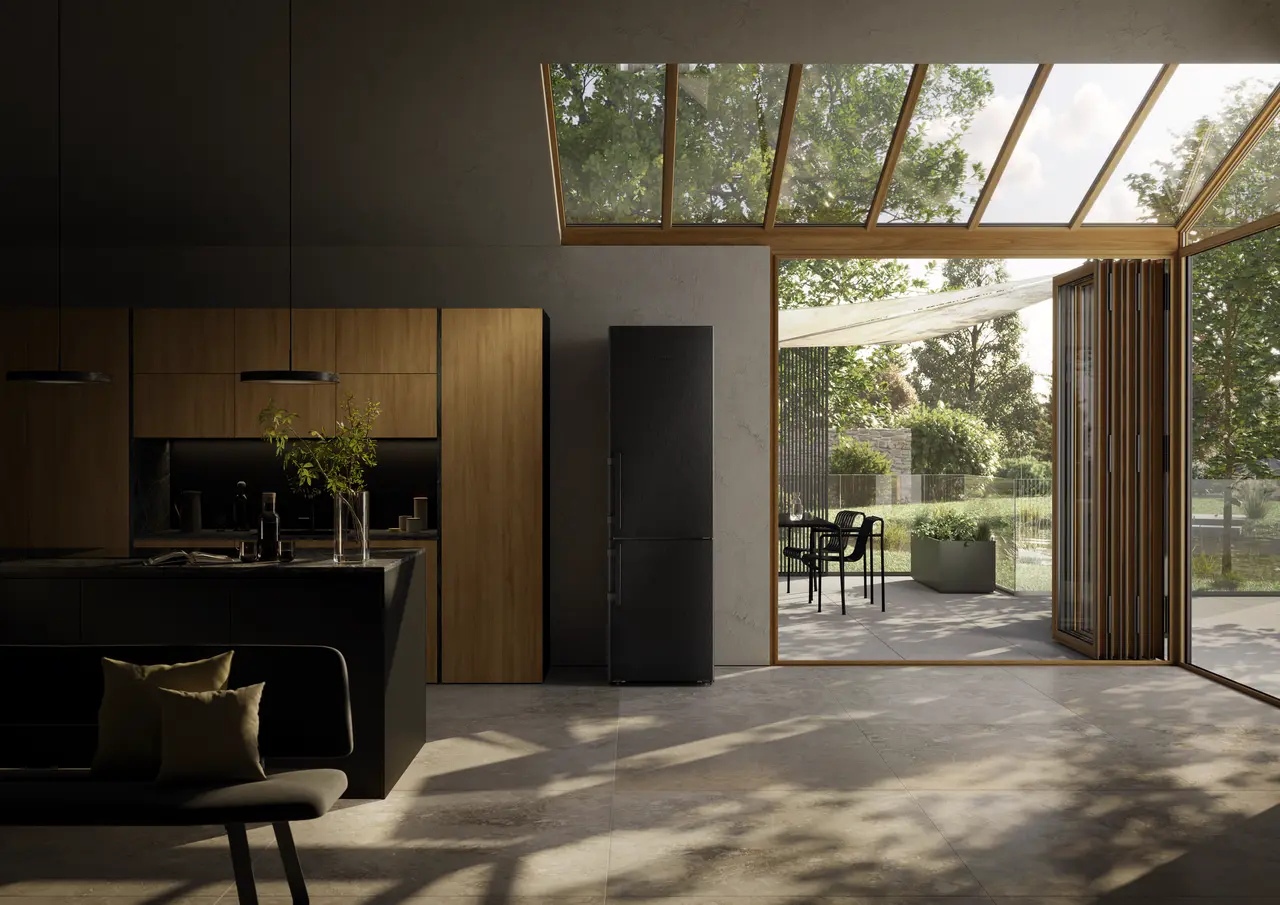 Product image, Perspective: milieu, Fridge-freezer with BioFresh and NoFrost, Casing colour: BlackSteel, Door colour: BlackSteel