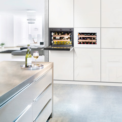 Изображение продукции, Перспектива: Внешние условия, Встраиваемый винный кондиционный шкаф, Цвет корпуса: белый, Цвет дверцы: белый