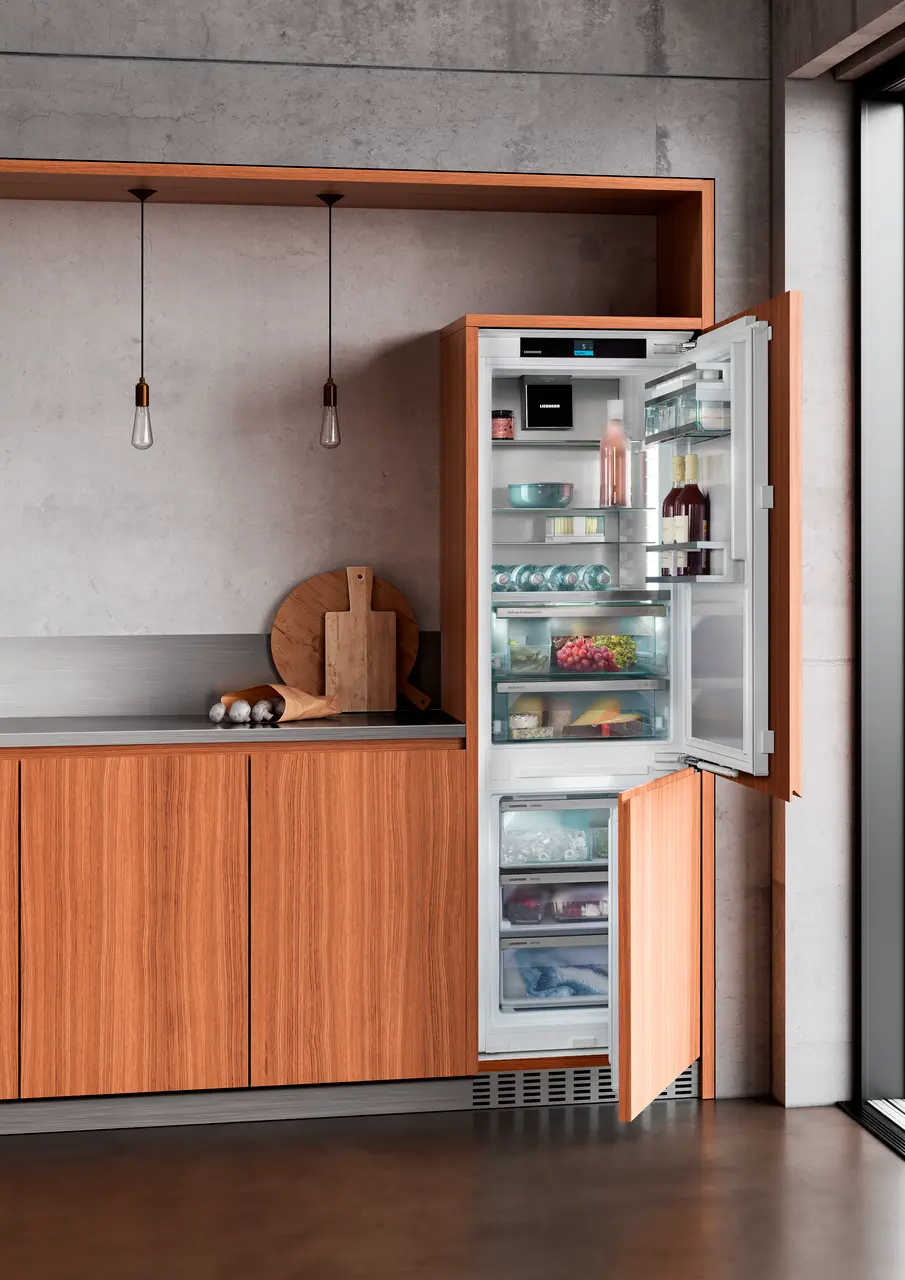 Produkt-Bild, Perspektive: Milieu, Integrierbare Kühl-Gefrierkombination mit BioFresh und NoFrost