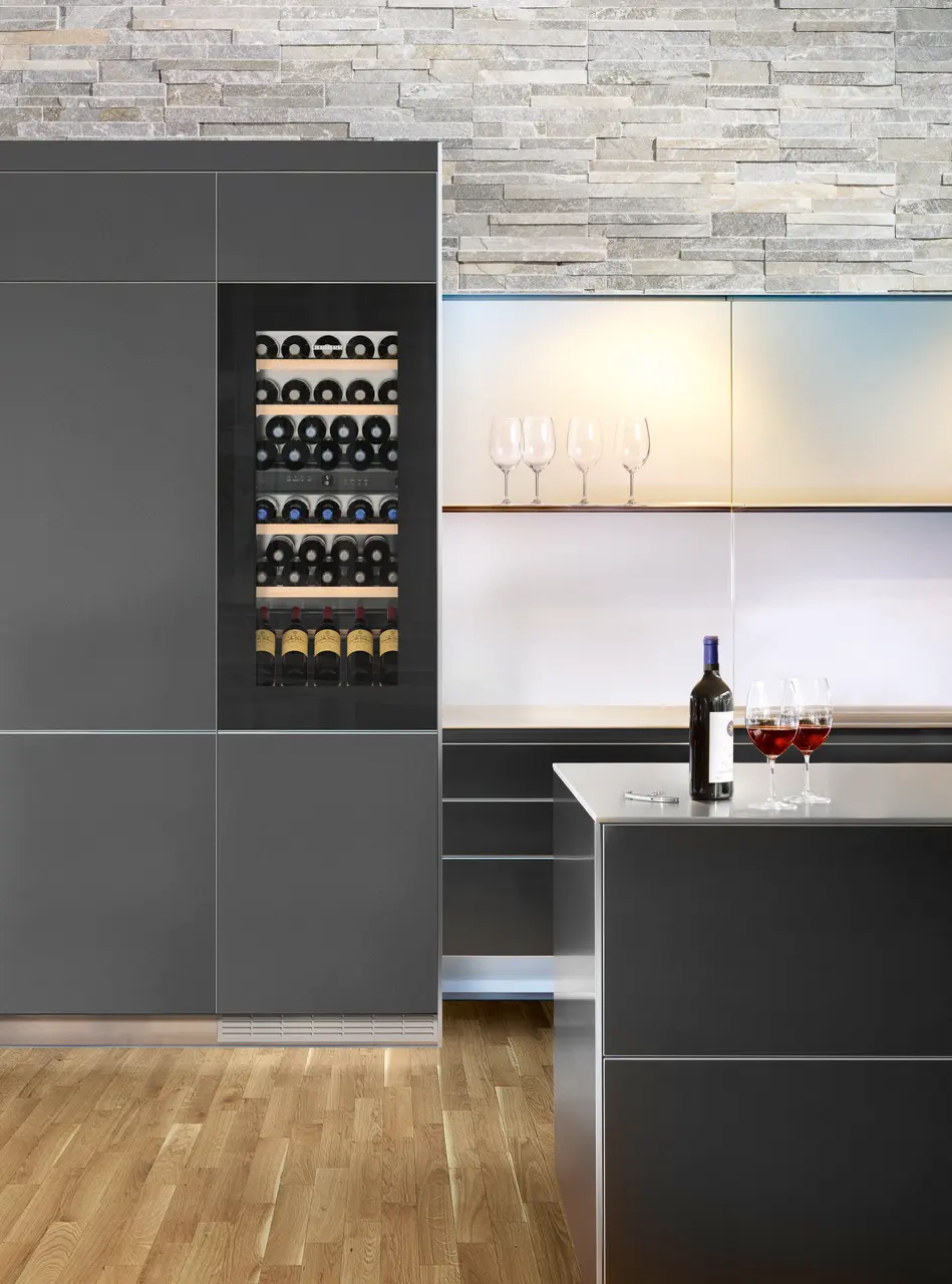 Product image, Perspective: milieu, Built-in multi-temperature wine cabinet, Casing colour: silver, Door colour: GlassBlack