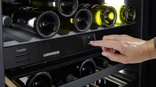 Zaslon koji reagira na dodir i prelazak prstom Touch & Swipe