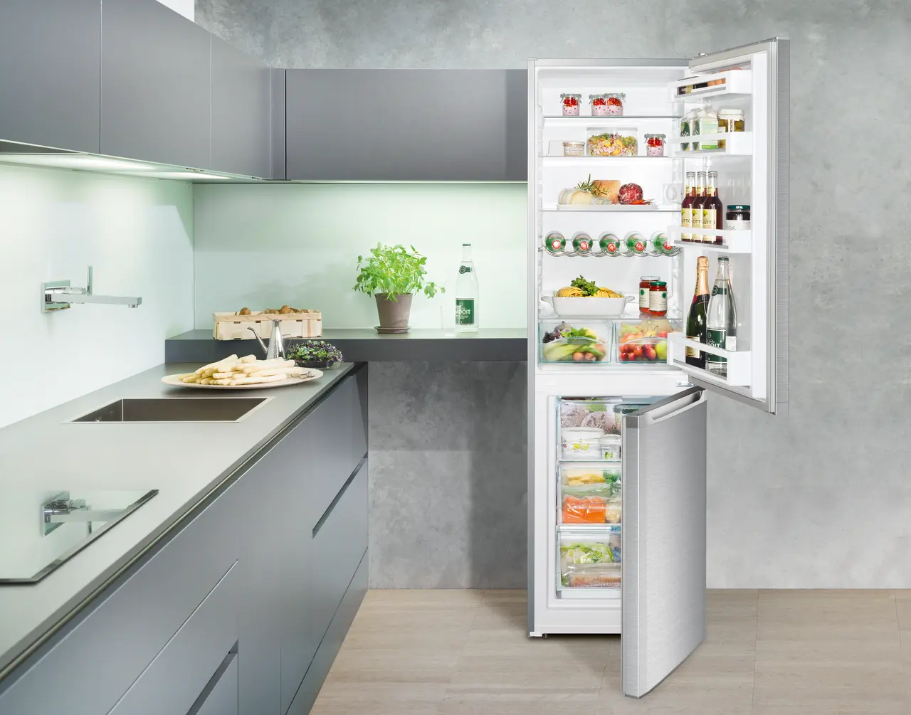 Image de produit, Perspective: Environnement, Automate réfrigérateur-congélateur avec SmartFrost, Couleur de porte: acier inox