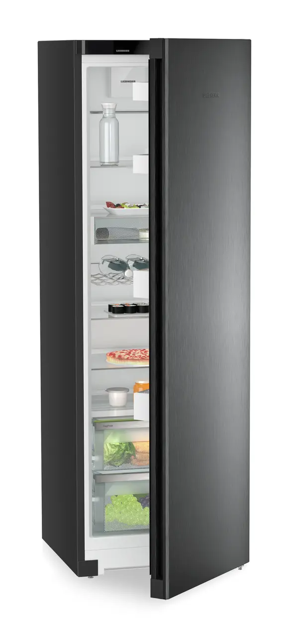 Product image, Perspective: oblique half-open decorated, Freestanding fridge with EasyFresh, Casing colour: black, Door colour: BlackSteel