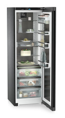 Produkt-Bild, Perspektive: schräg offen dekoriert, Standkühlschrank mit BioFresh Professional, Gehäusefarbe: BlackSteel, Türfarbe: BlackSteel