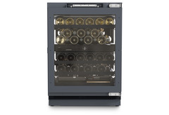 Изображение продукции, Перспектива: Прямо, с закрытой дверцей, с продуктами, Винный холодильник подходит для установки под столешницей для темперирования вина., Цвет корпуса: Антрацит, Цвет дверцы: Антрацит