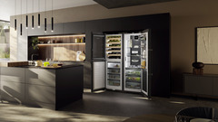 Produkt-Bild, Perspektive: Milieu, Side-by-Side-Kombination mit Weintemperierteil, Gehäusefarbe: BlackSteel, Türfarbe: BlackSteel