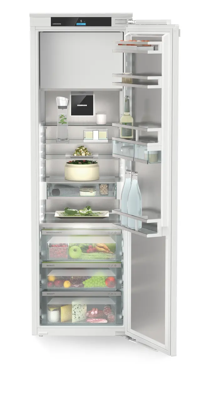 Produkt-Bild, Perspektive: gerade offen dekoriert, Integrierbarer Kühlschrank mit BioFresh Professional